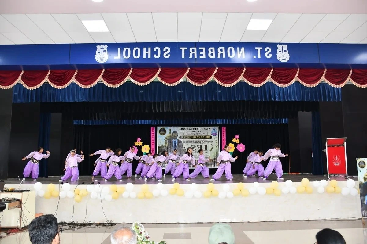 School Celebrations - Photo 10